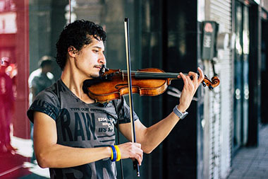 Man plays on violin